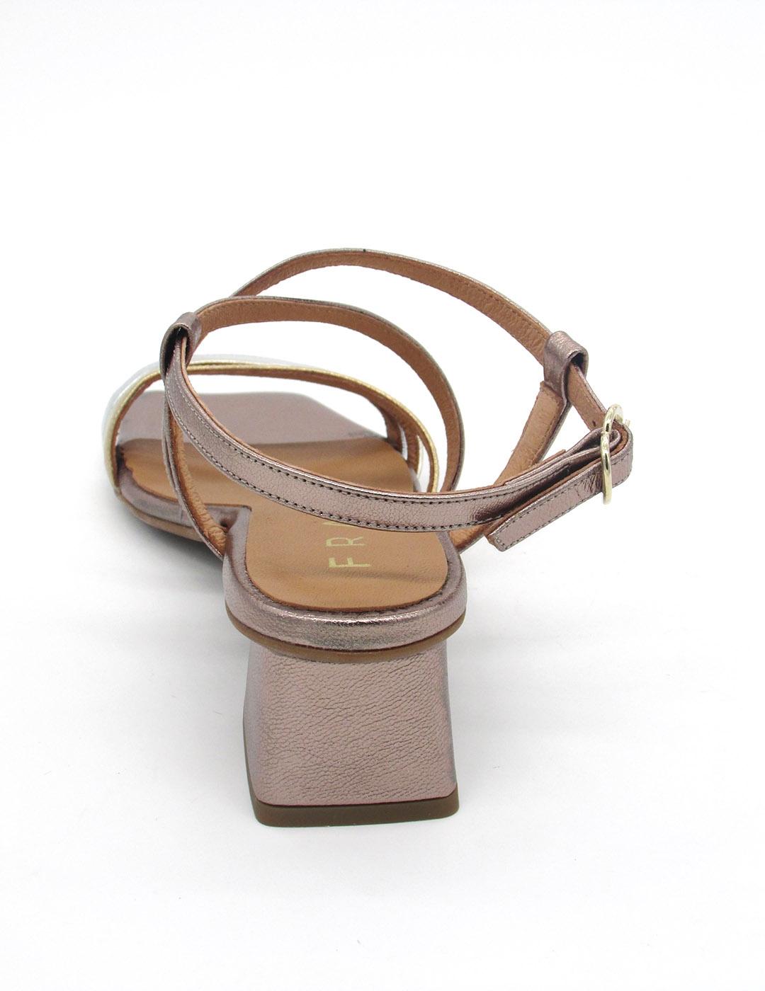 Sandalia Frank 1921 color dorado Mujer