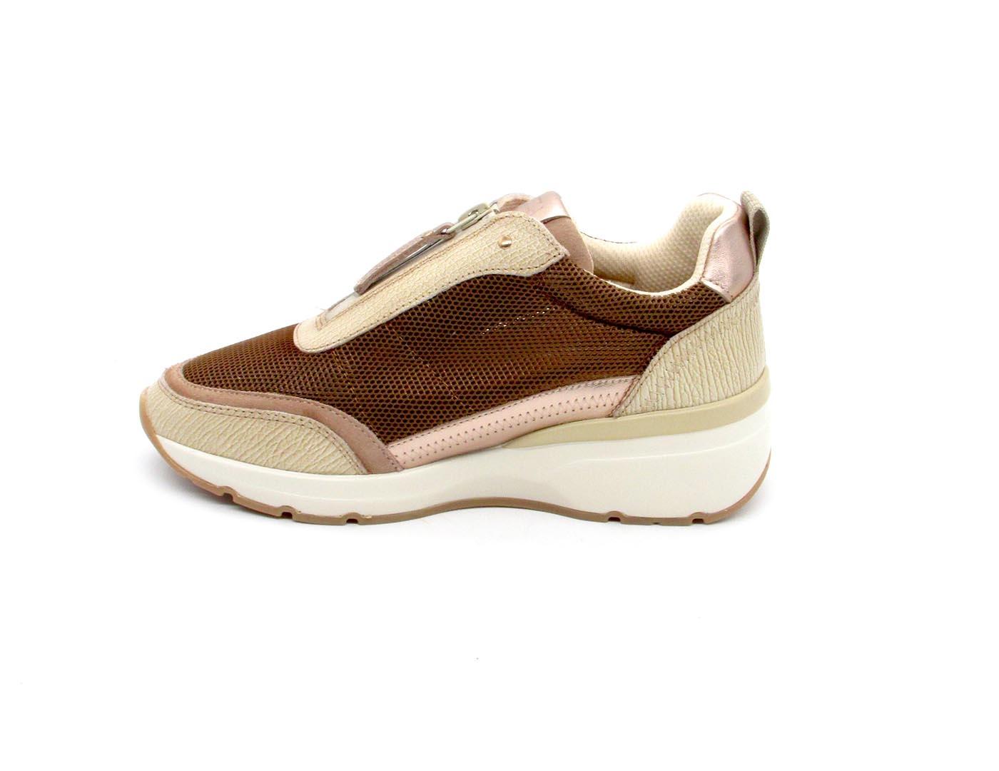 Zapato Deportivo Carmela 161422 beige para mujer