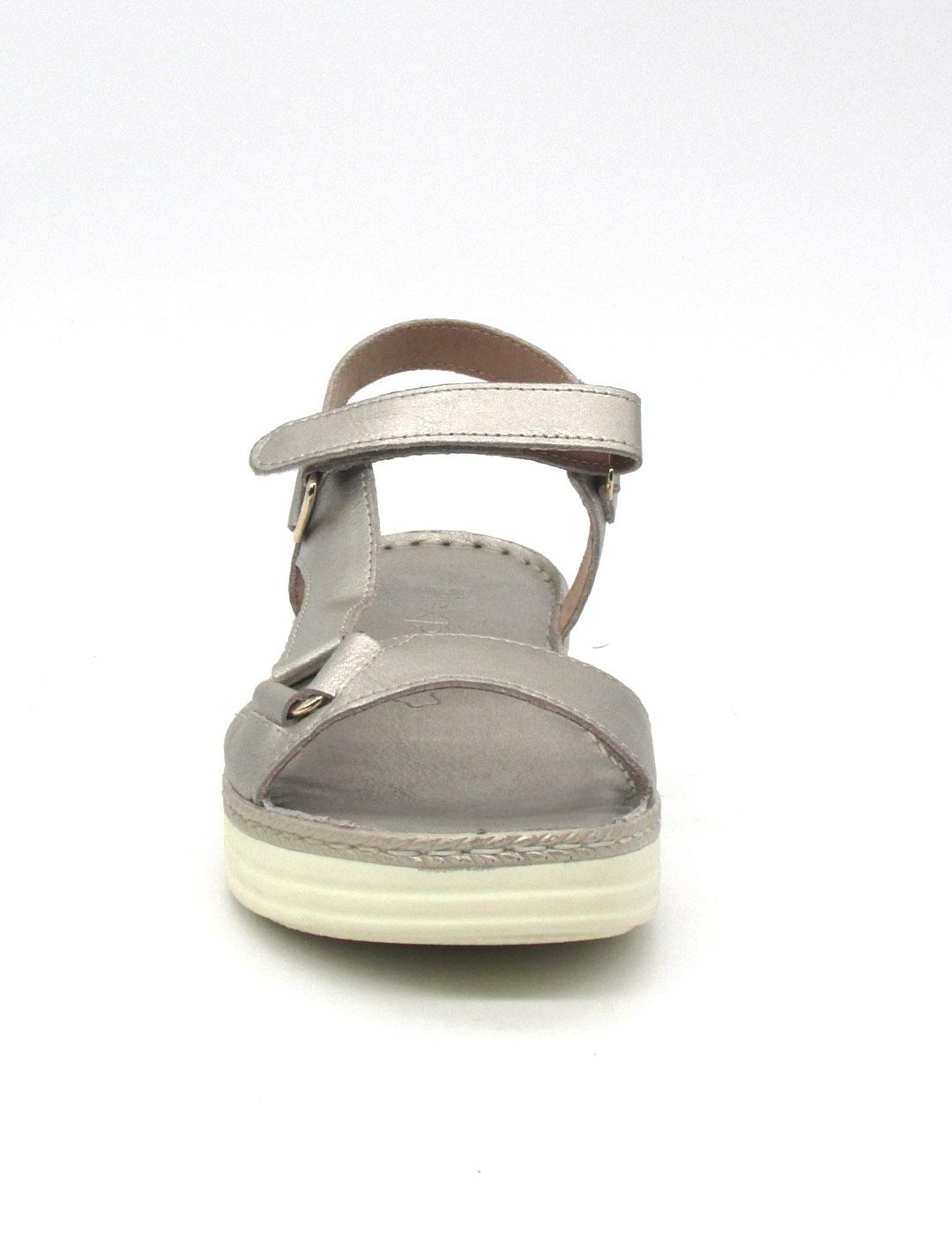 Sandalia Khloe FLEXPIES 683 de color champán para mujer