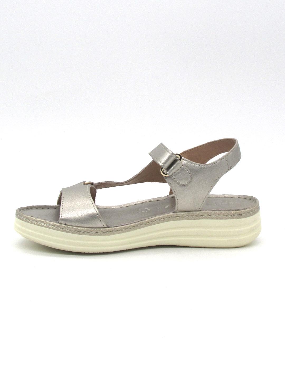 Sandalia Khloe FLEXPIES 683 de color champán para mujer