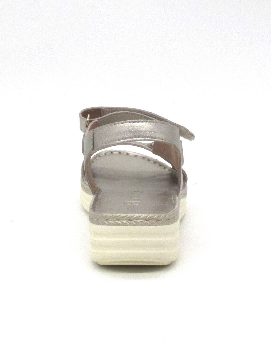 Sandalia Khloe FLEXPIES 683 de color champán para mujer