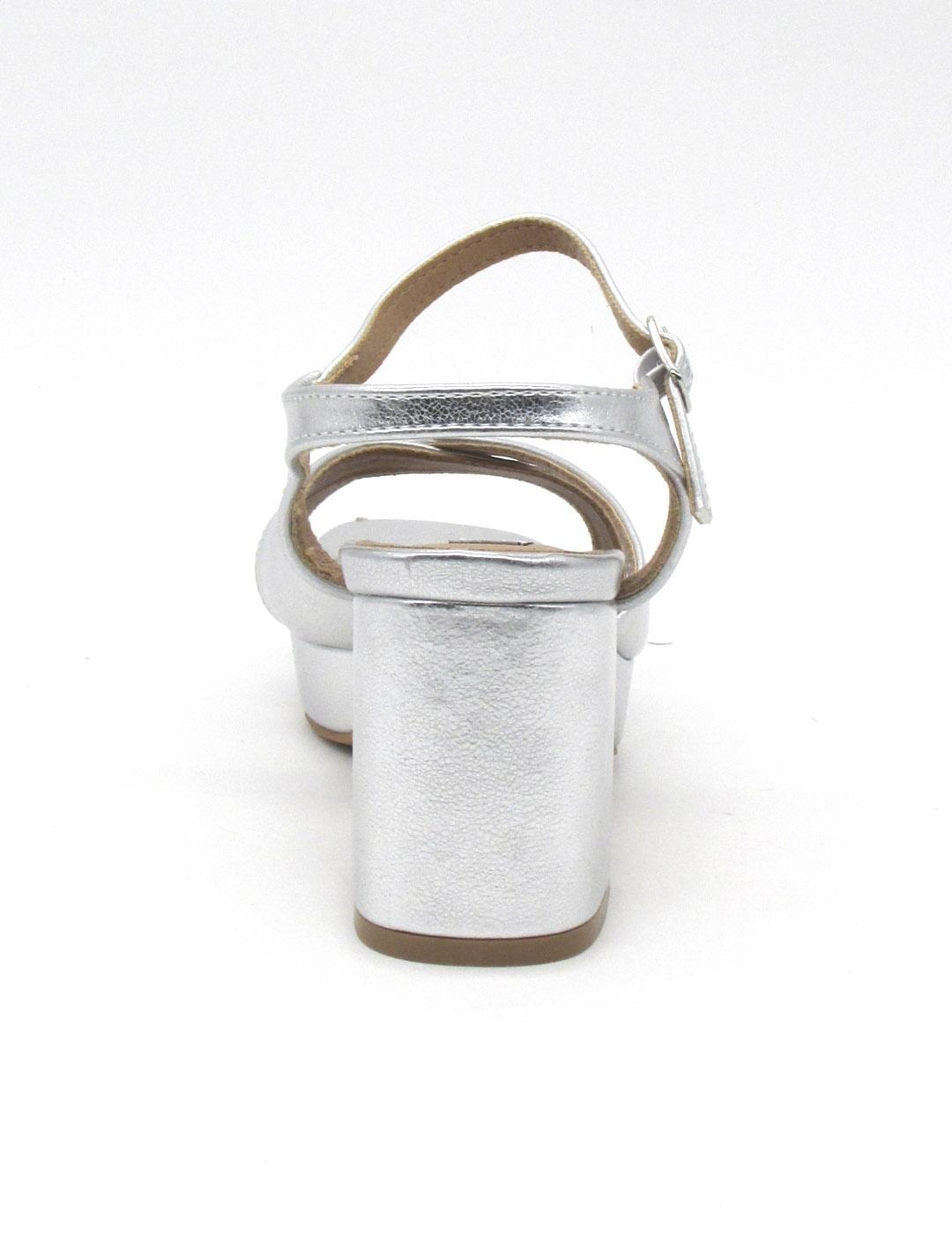 Sandalia Chika 10 FLORA 25 color plata para mujer