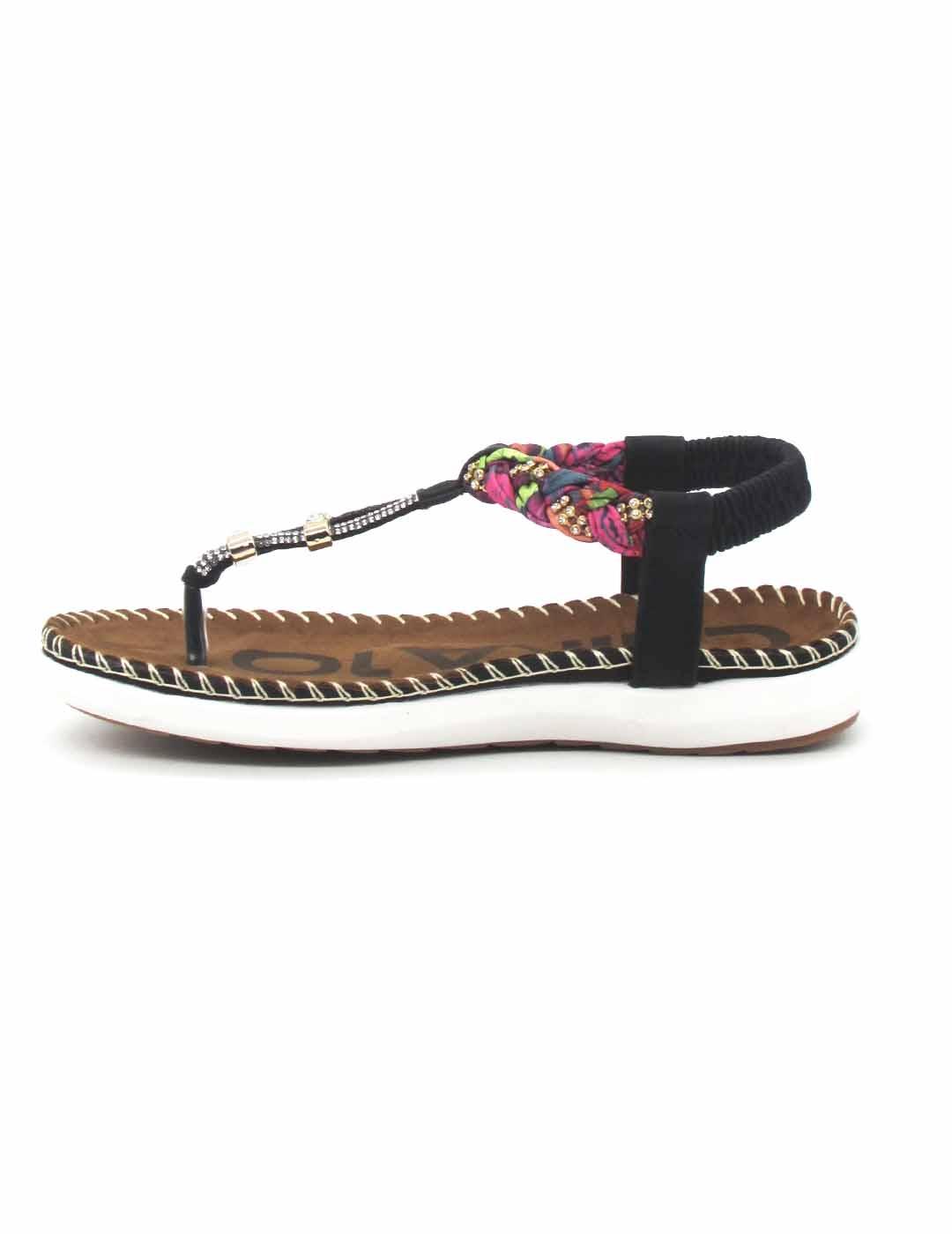 Sandalia Chika10 CANELON 04 de color negro plana