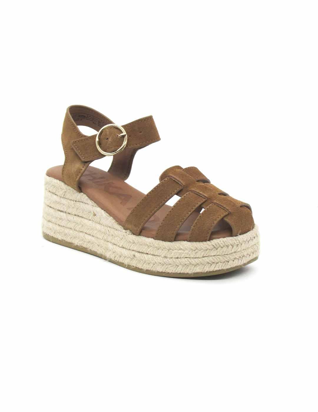 Sandalia Chika10 NEW BONITA de color cuero con cuña