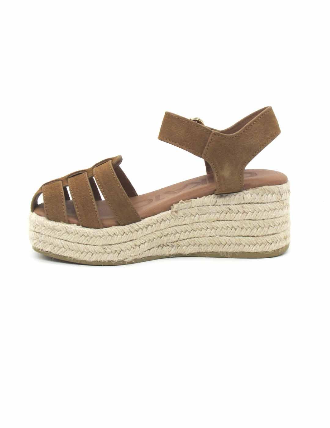 Sandalia Chika10 NEW BONITA de color cuero con cuña