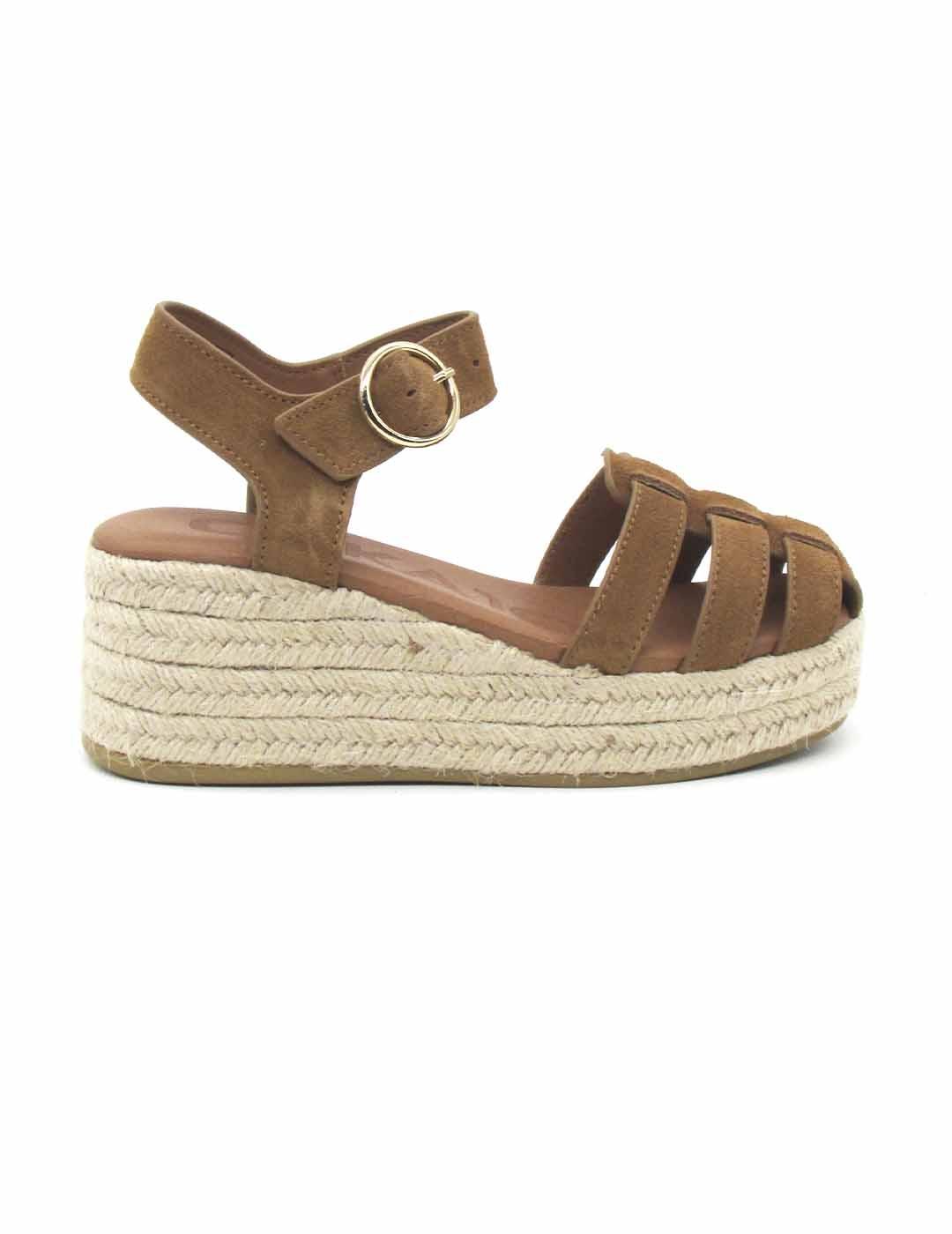 Sandalia Chika10 NEW BONITA de color cuero con cuña