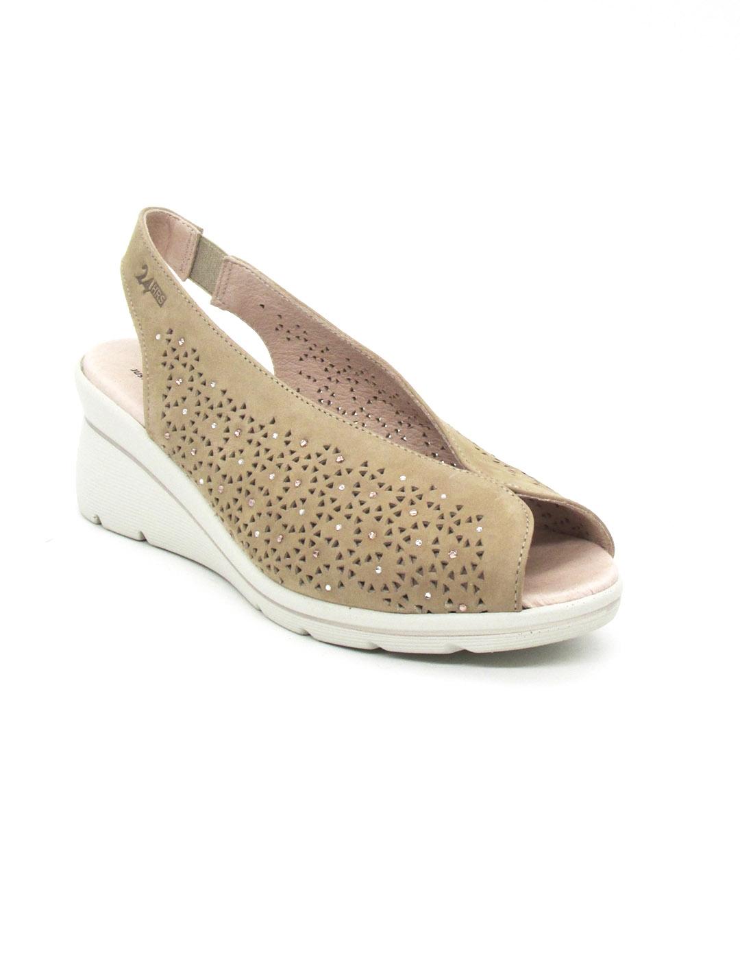 Sandalia 24 HRS 26449 de color arena para mujer