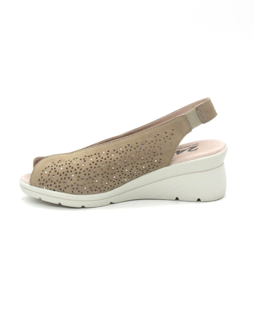 Sandalia 24 HRS 26449 de color arena para mujer