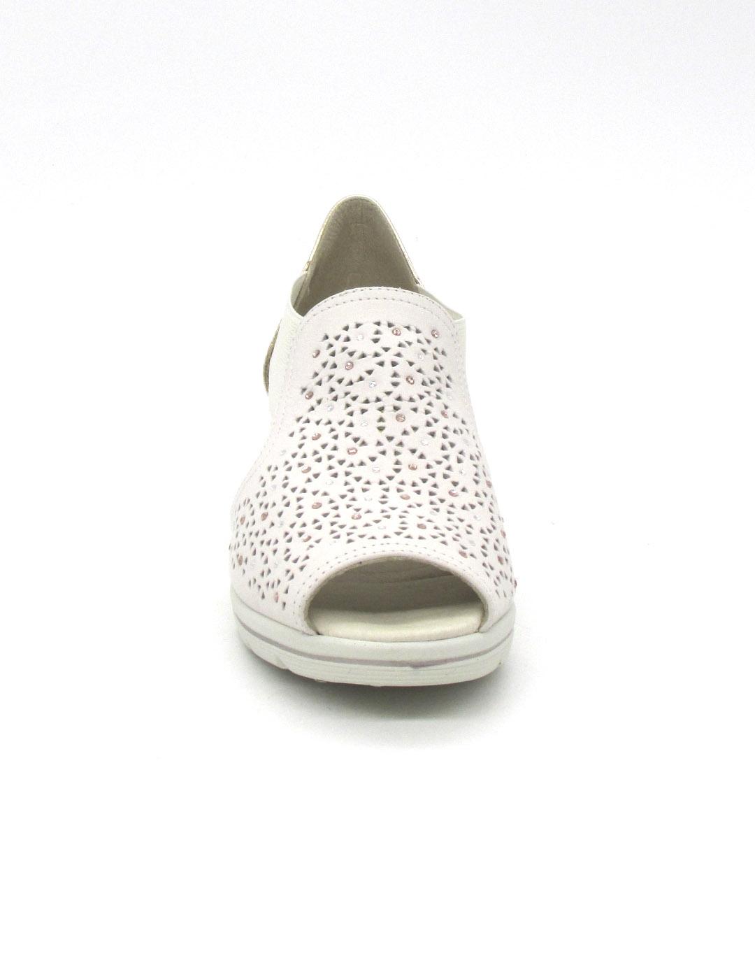 Sandalia 24 HRS 26453 de color crema para mujer