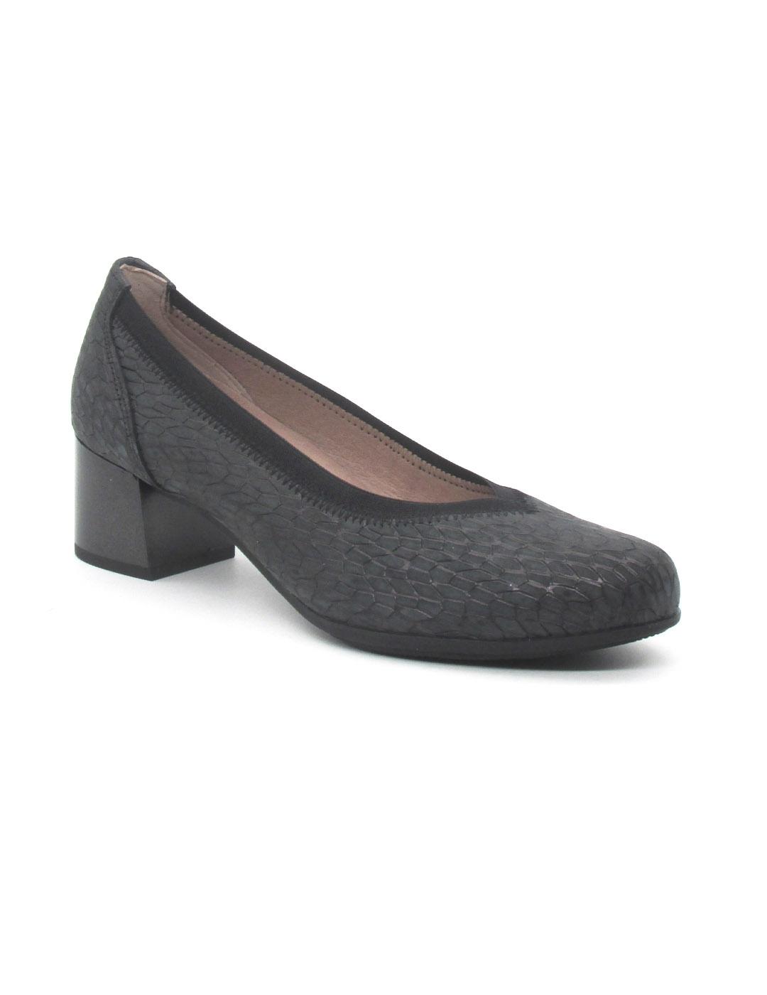 Zapato Pitillos 10460 corte salón de color negro para mujer