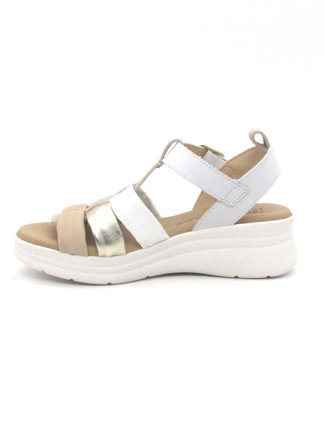 Sandalia Pitillos 10614 de color blanco con cuña