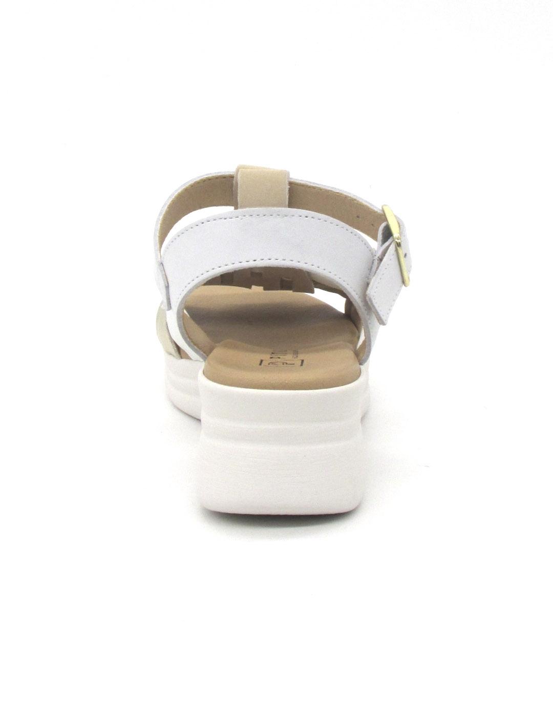 Sandalia Pitillos 10614 de color blanco con cuña