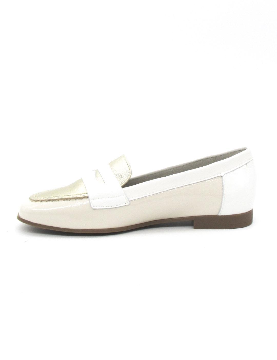 Mocasín Pitillos 10472 de color crema