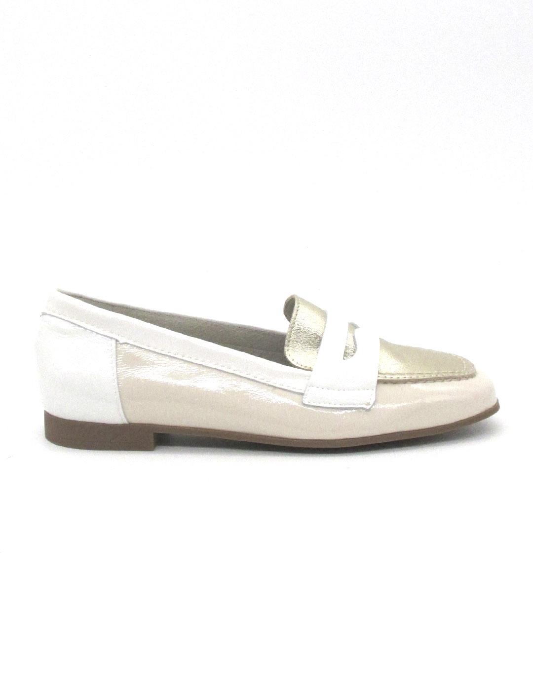 Mocasín Pitillos 10472 de color crema