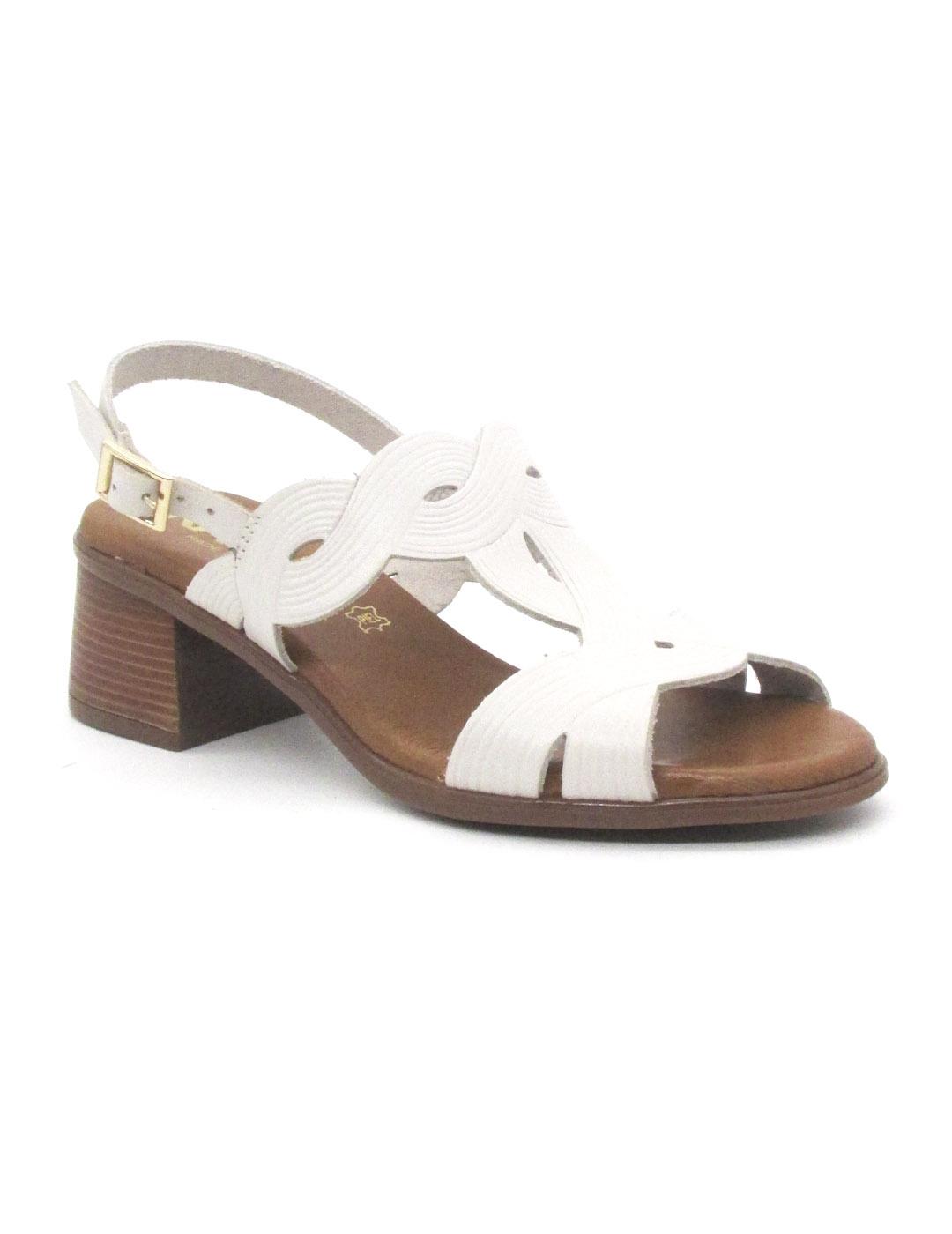 Sandalia Kaola 2731 de color blanco con tacón
