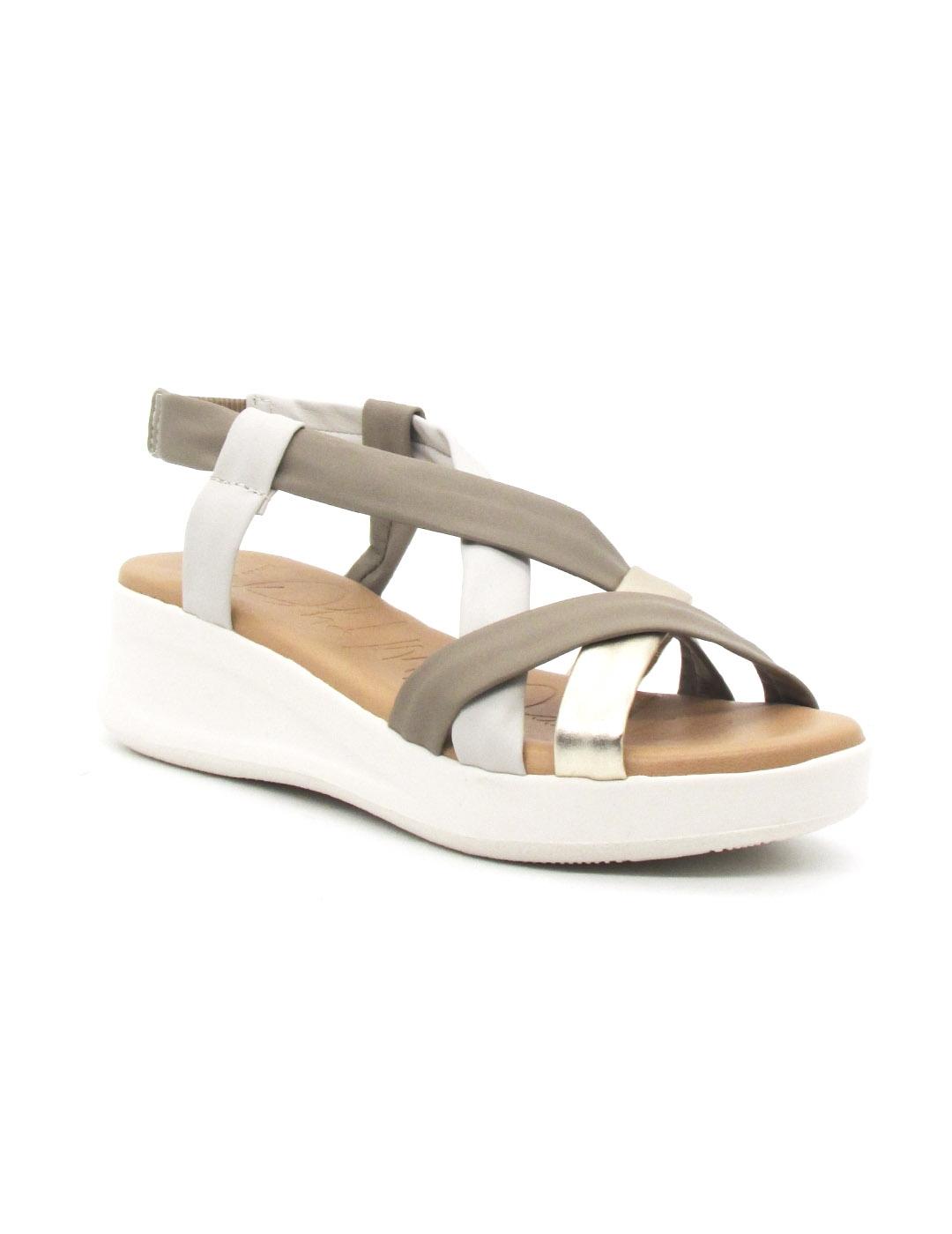 Sandalia Oh My Sandals 5655 de color taupe con cuñ