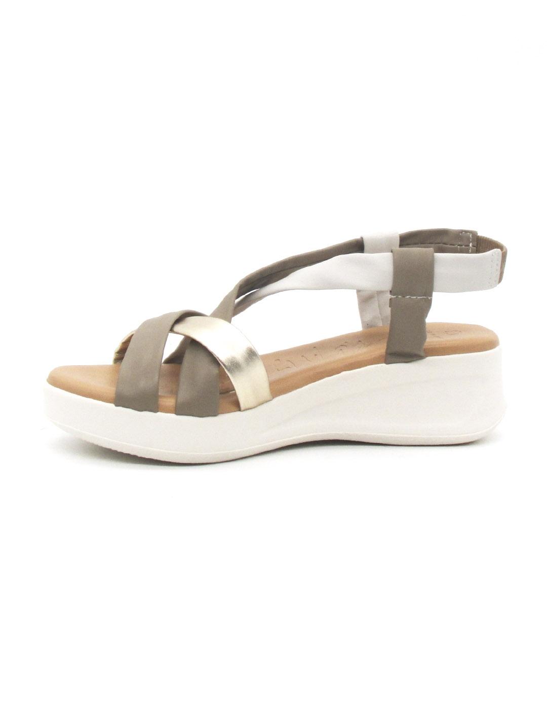 Sandalia Oh My Sandals 5655 de color taupe con cuñ