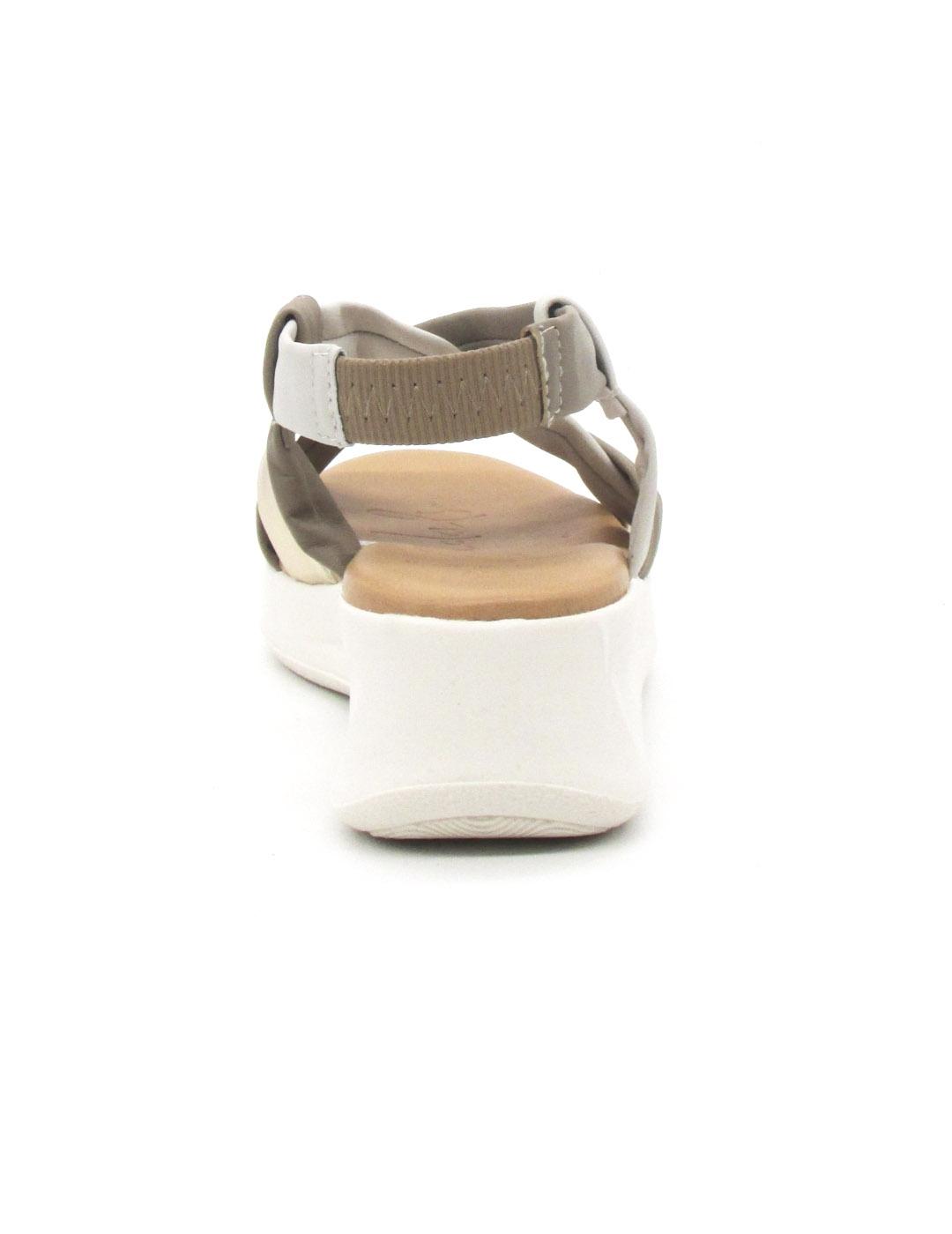 Sandalia Oh My Sandals 5655 de color taupe con cuñ