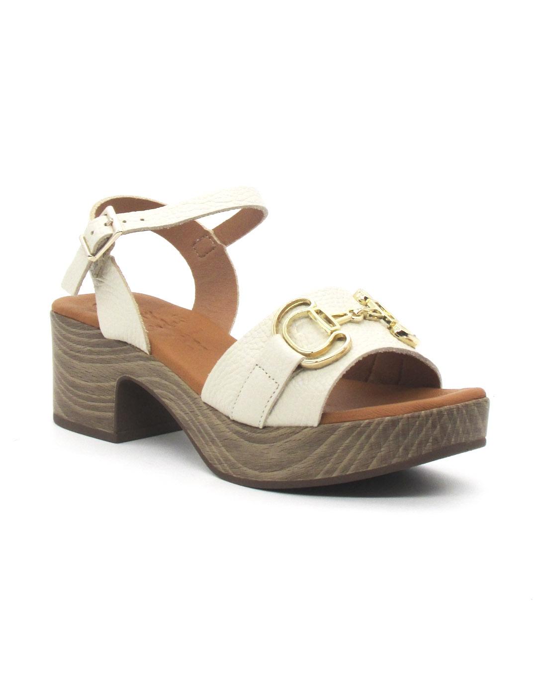 Sandalia Oh My Sandals 5626 de color hielo con tacón