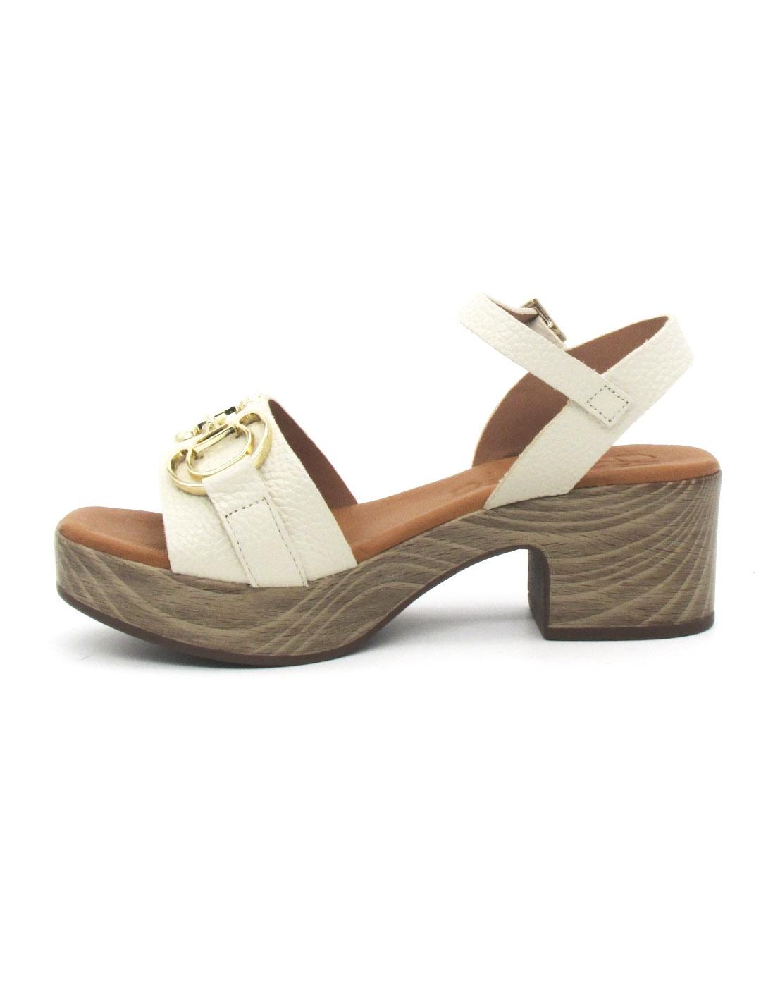 Sandalia Oh My Sandals 5626 de color hielo con tacón