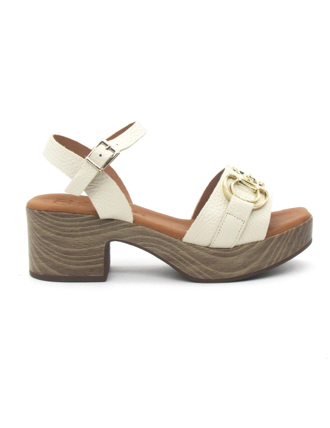 Sandalia Oh My Sandals 5626 de color hielo con tacón