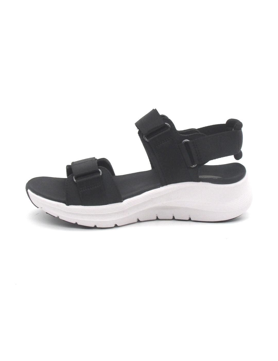 Sandalia Skechers 119465/BLK de color negro cuña para mujer