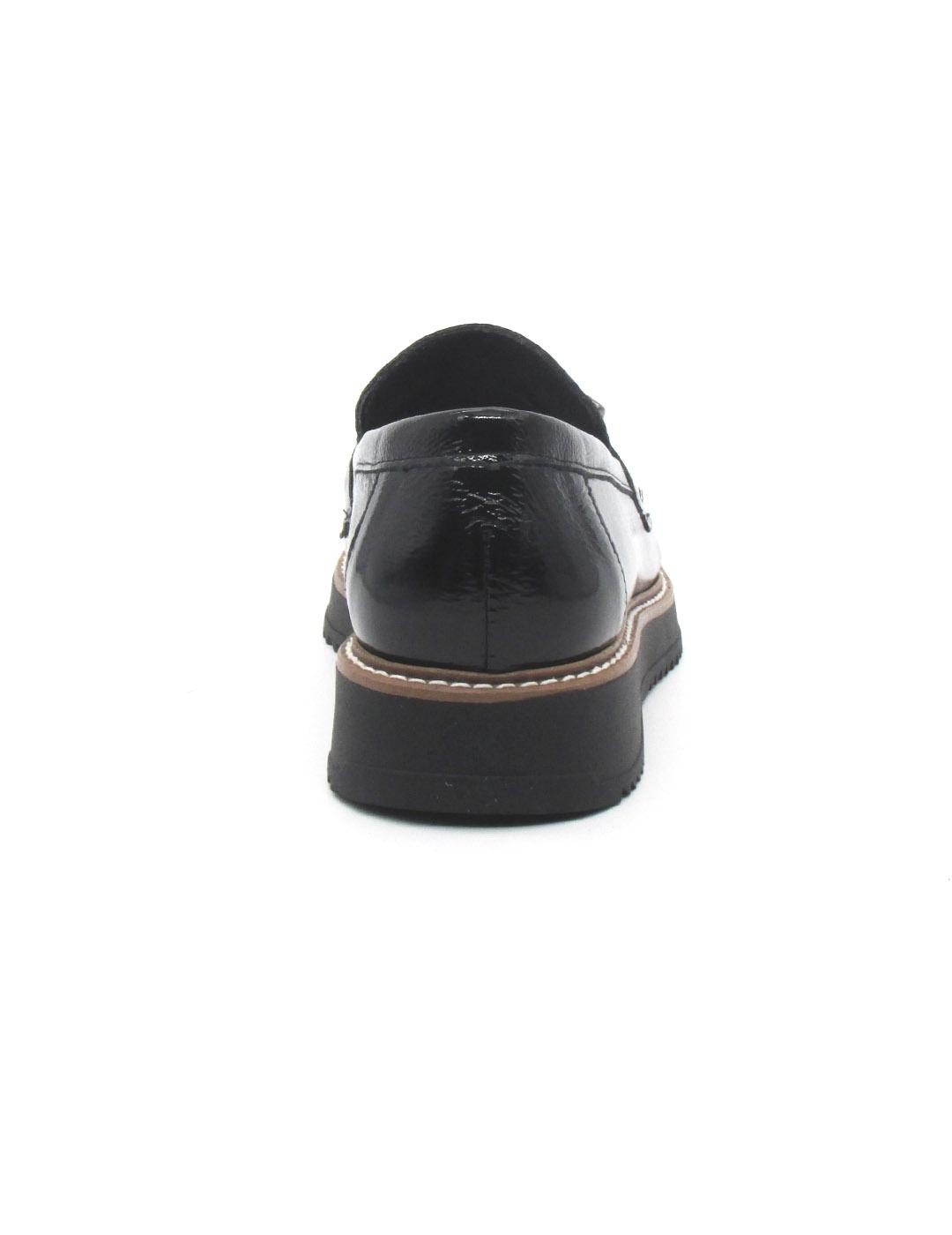 Mocasin Pitillos 10760 de color negro charol