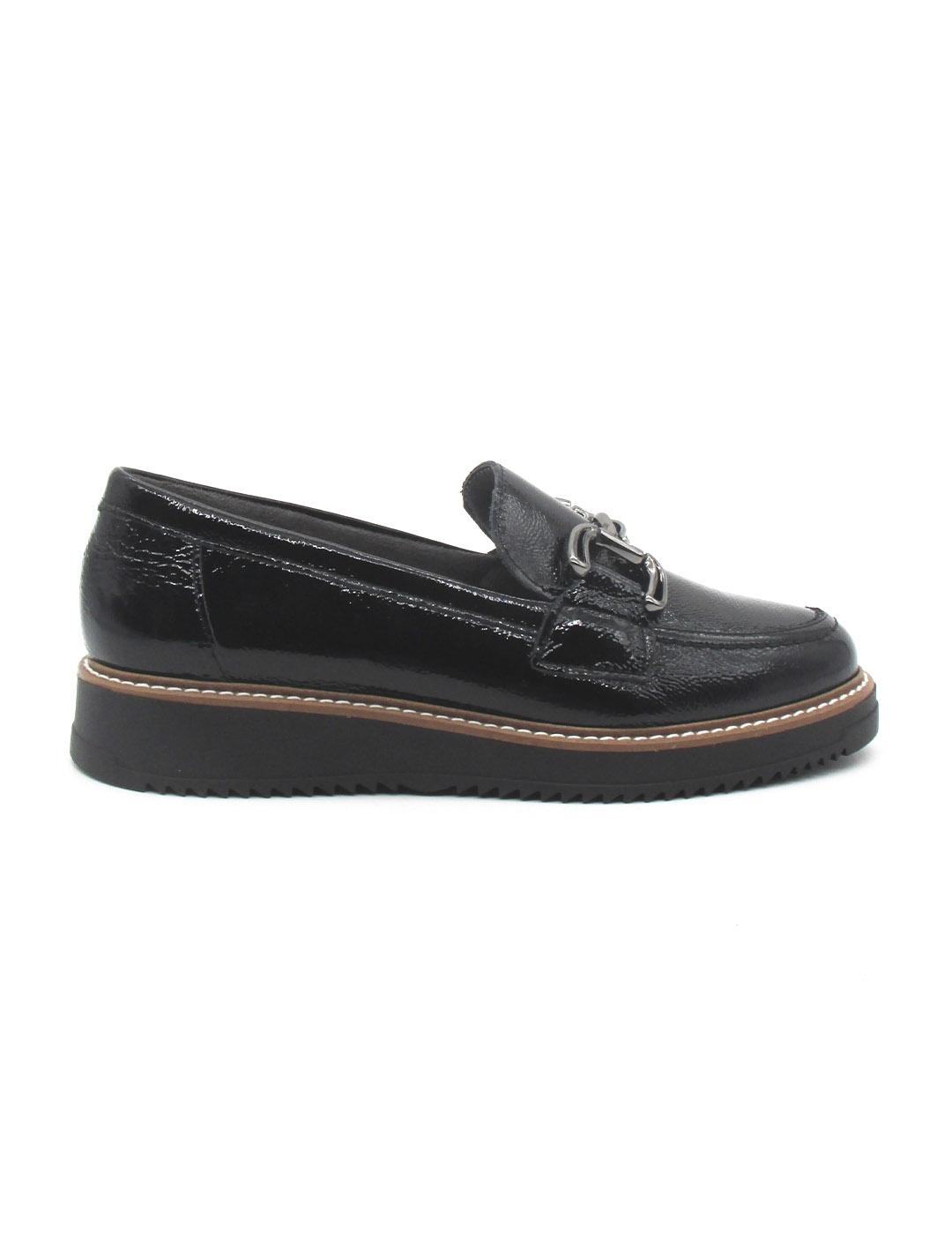 Mocasin Pitillos 10760 de color negro charol