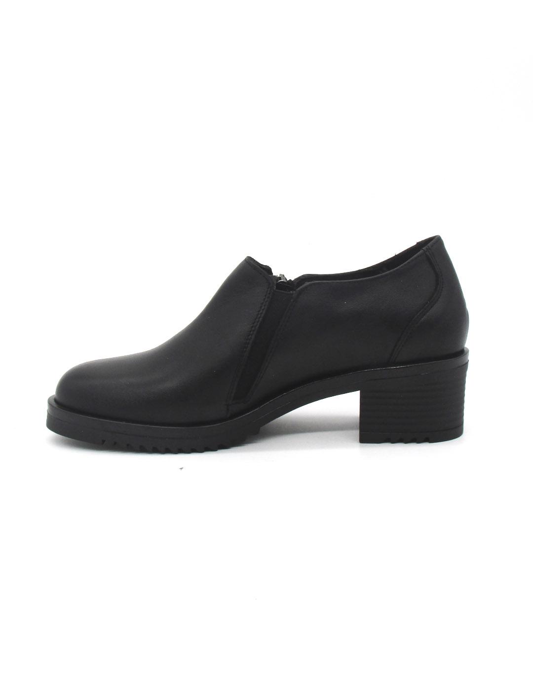 Zapato Valerias 2320 de color negro para mujer